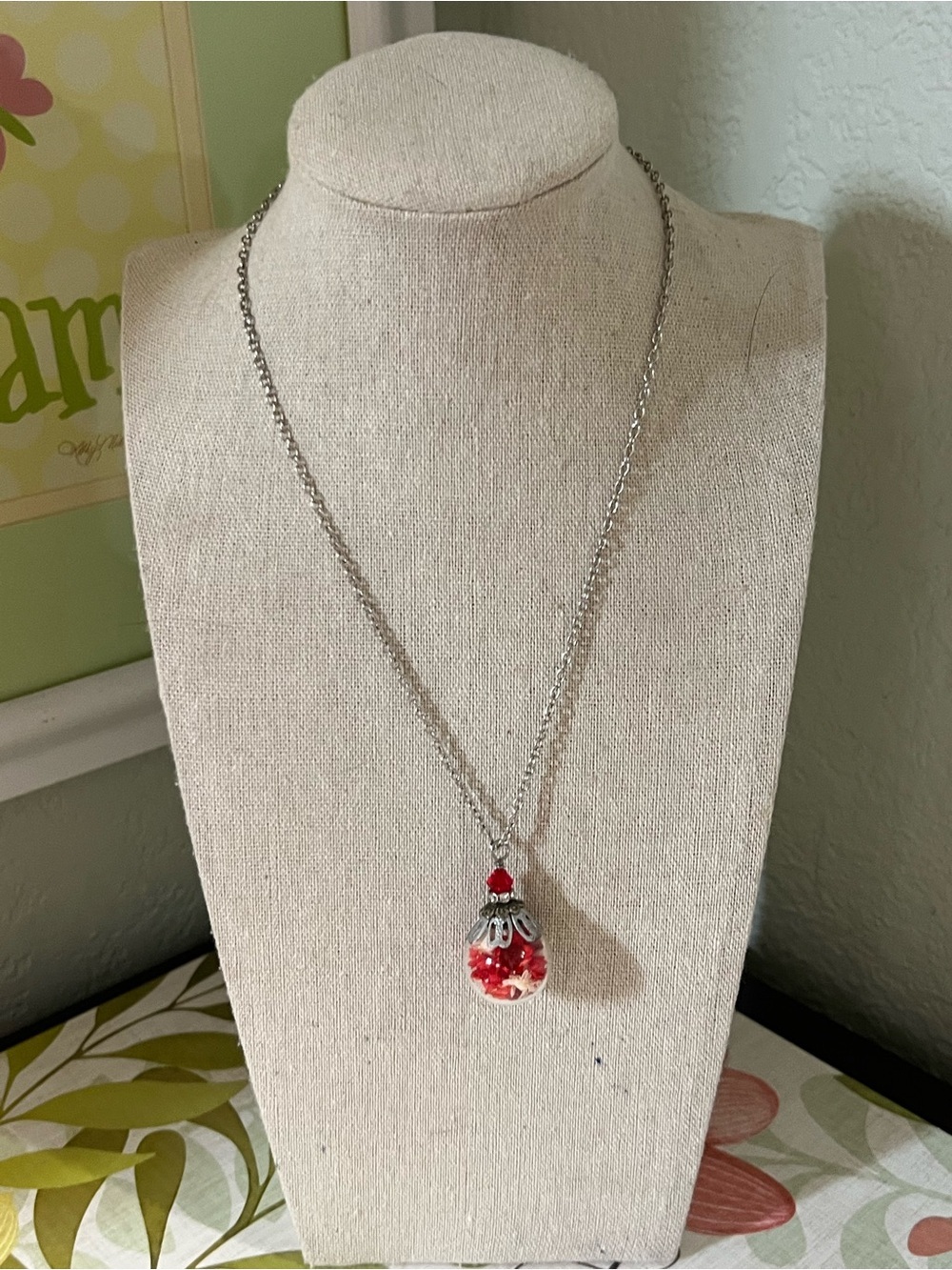 Artisan Red Teardrop Glass Pendant Necklace - Silver Tone JW7NK
